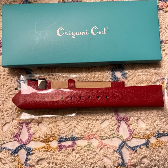 Genuine leather watch band in red - Picture 1 of 2